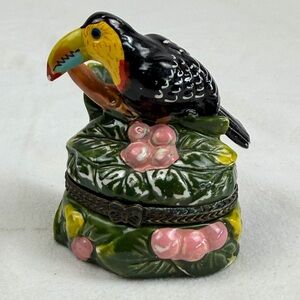 3" Toucan Tropical Bird Painted Porcelain Enamel Trinket Pill Box--READ